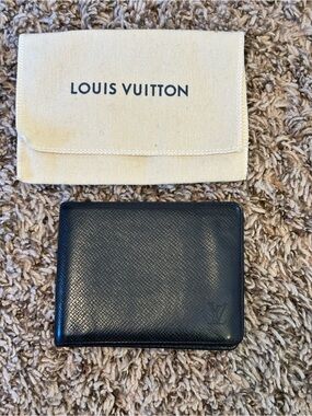 Louis Vuitton Men's Black Epi Leather Bi-Fold Wallet